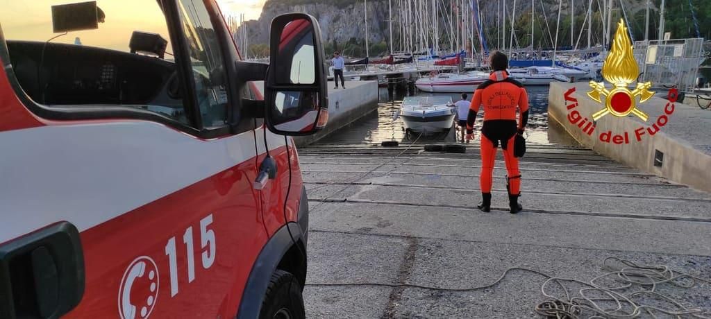 Immagine per Barche affondate in porto a Duino, sommozzatori in azione per recuperarle